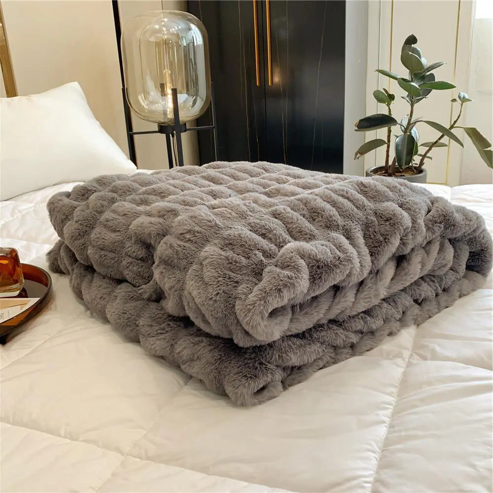 High-Grade Faux Fur Fleece Blanket – Ultra-Soft, Skin-Friendly, All-Season Comfort