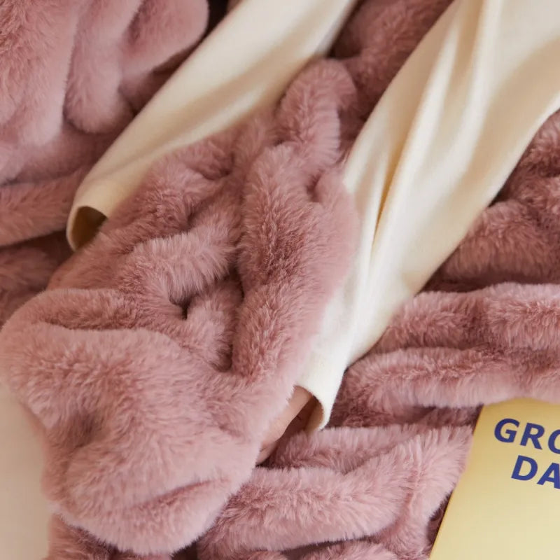 High-Grade Faux Fur Fleece Blanket – Ultra-Soft, Skin-Friendly, All-Season Comfort