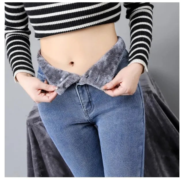 Women's High-Waist Straight Jeans with Plush Fleece Lining – Trendy and Warm Winter Denim