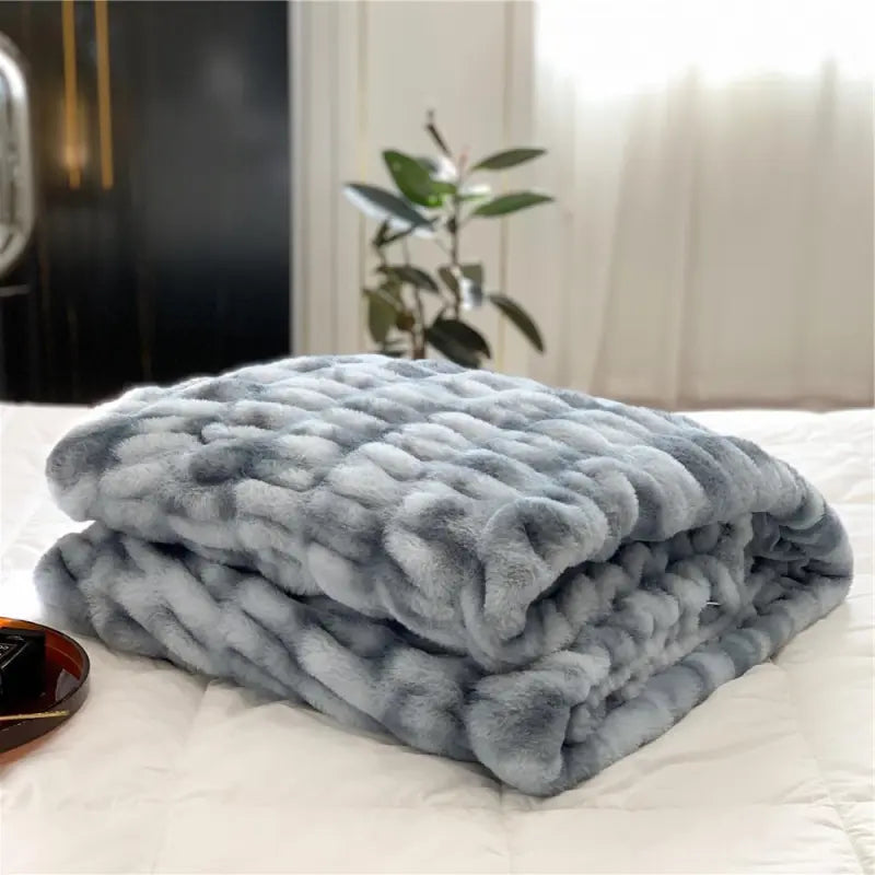 High-Grade Faux Fur Fleece Blanket – Ultra-Soft, Skin-Friendly, All-Season Comfort