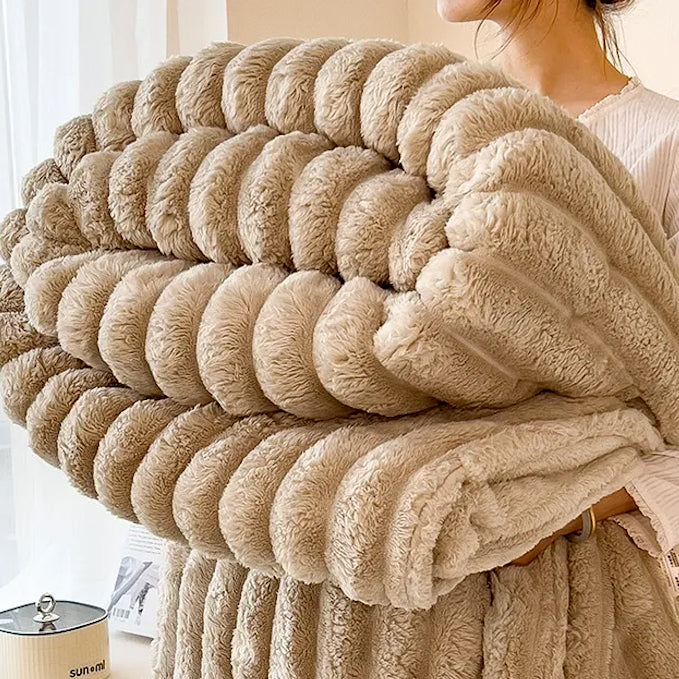 Thickened Velvet Blanket – Luxurious Solid Color Nap Blanket for Cozy Comfort