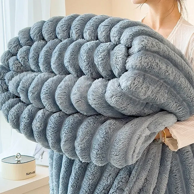 Thickened Velvet Blanket – Luxurious Solid Color Nap Blanket for Cozy Comfort